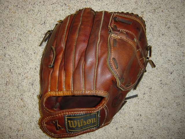 Ernie Banks Wilson 60 21232 Mr. Cub Model Back